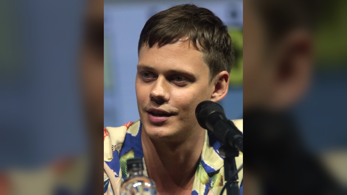 Bill Skarsgard, cast as the lead of Hideo Kojima's PHYSINT, at a 2018 convention panel