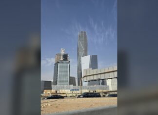 Saudi Arabia’s PIF Weighs Merging EA With Savvy Games, Bloomberg Reports