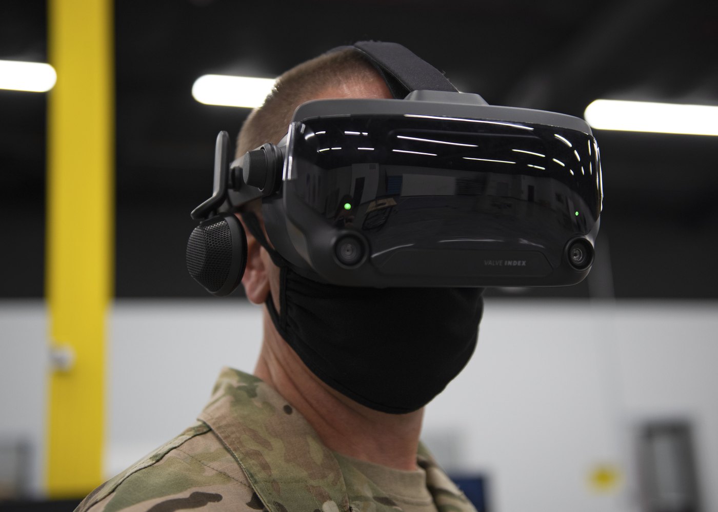A US Air Force officer using the Valve Index