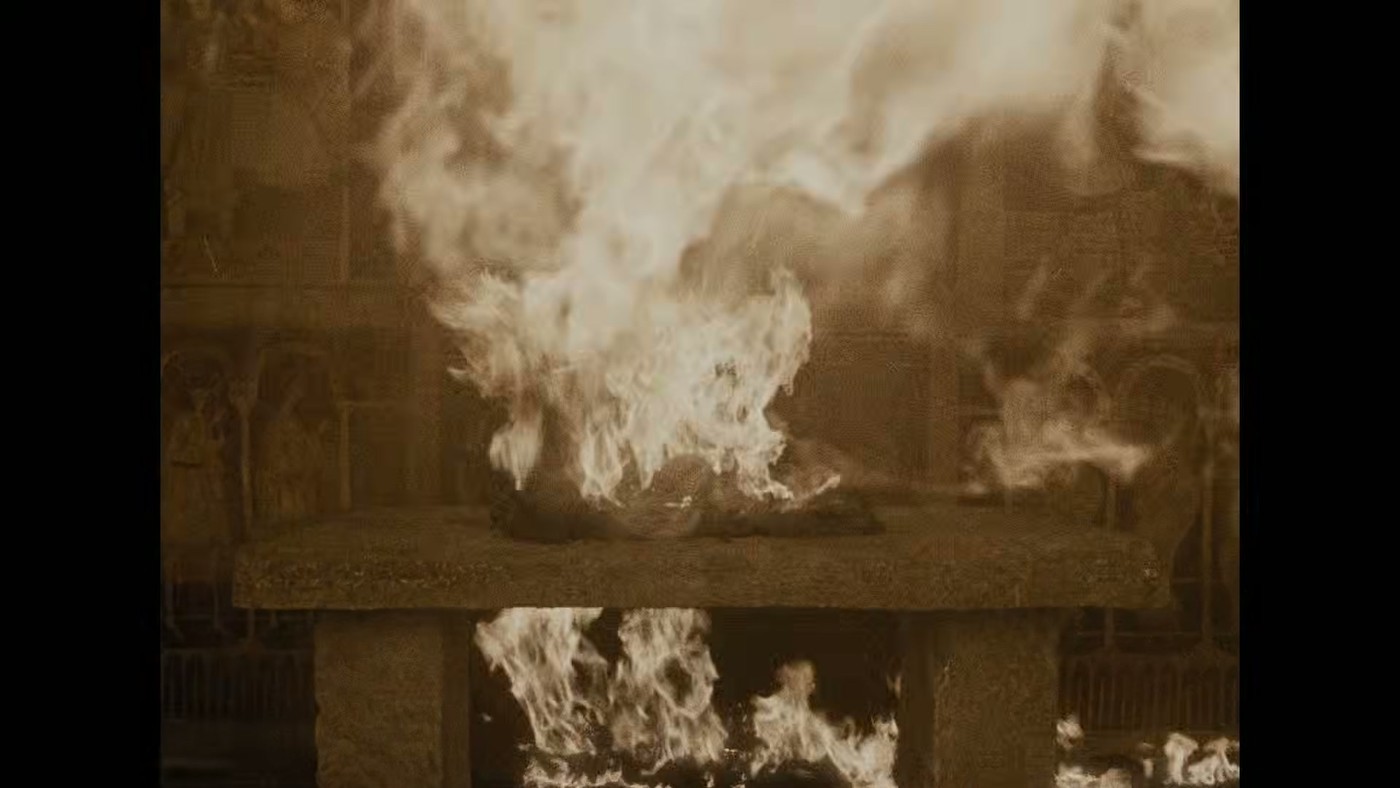 A building on fire near the end of the Werwulf trailer