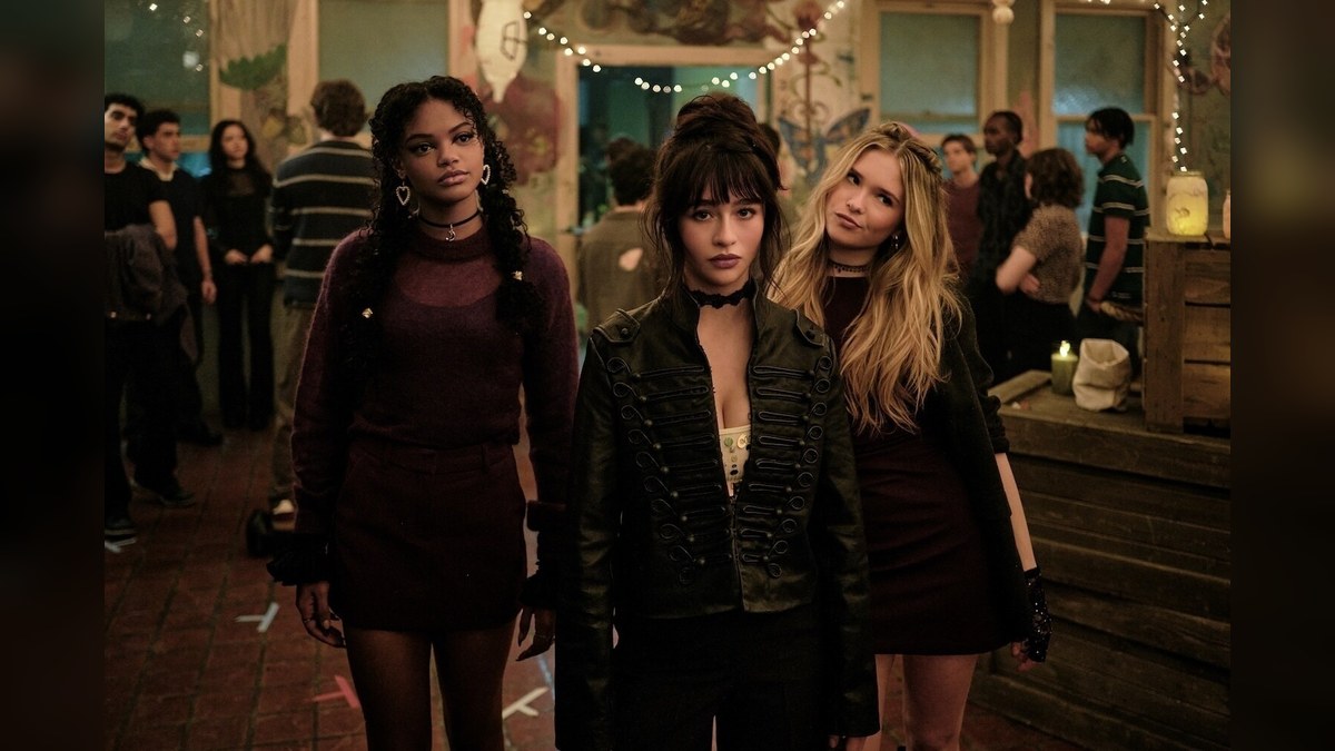COVEN ACADEMY - “Chapter 103” (Disney/David Astorga) JORDAN LEFTWICH, MALINA WEISSMAN, ORA DUPLASS