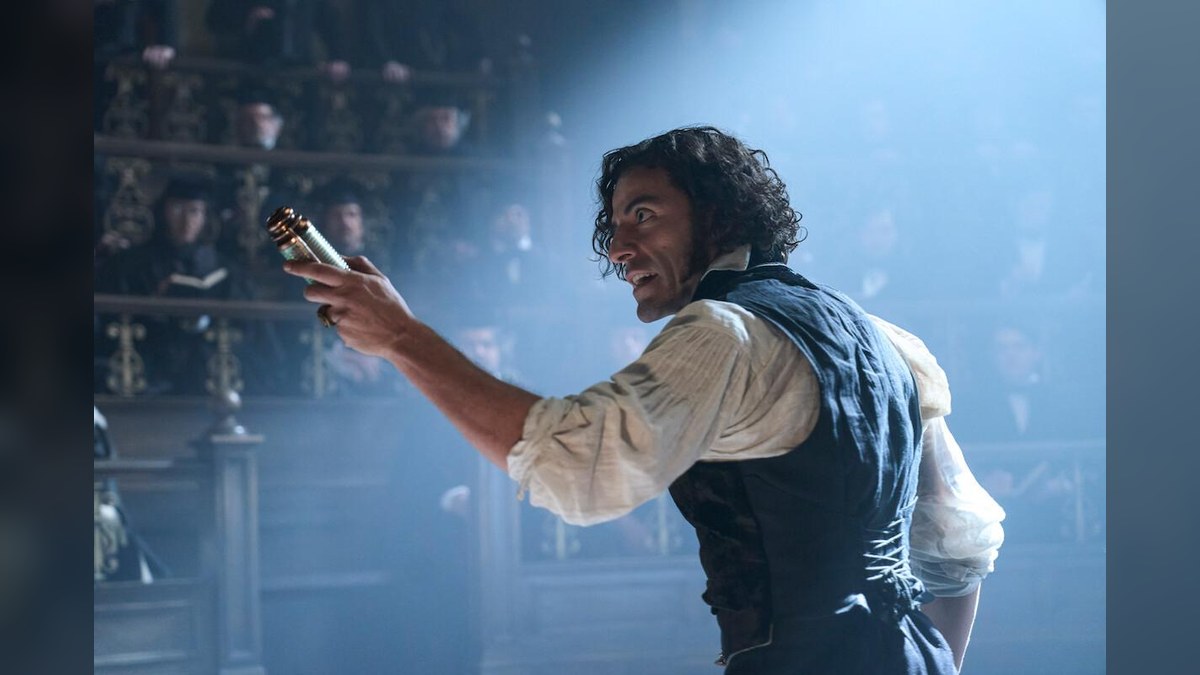 Oscar Isaac as Victor Frankenstein in ‘Frankenstein.’